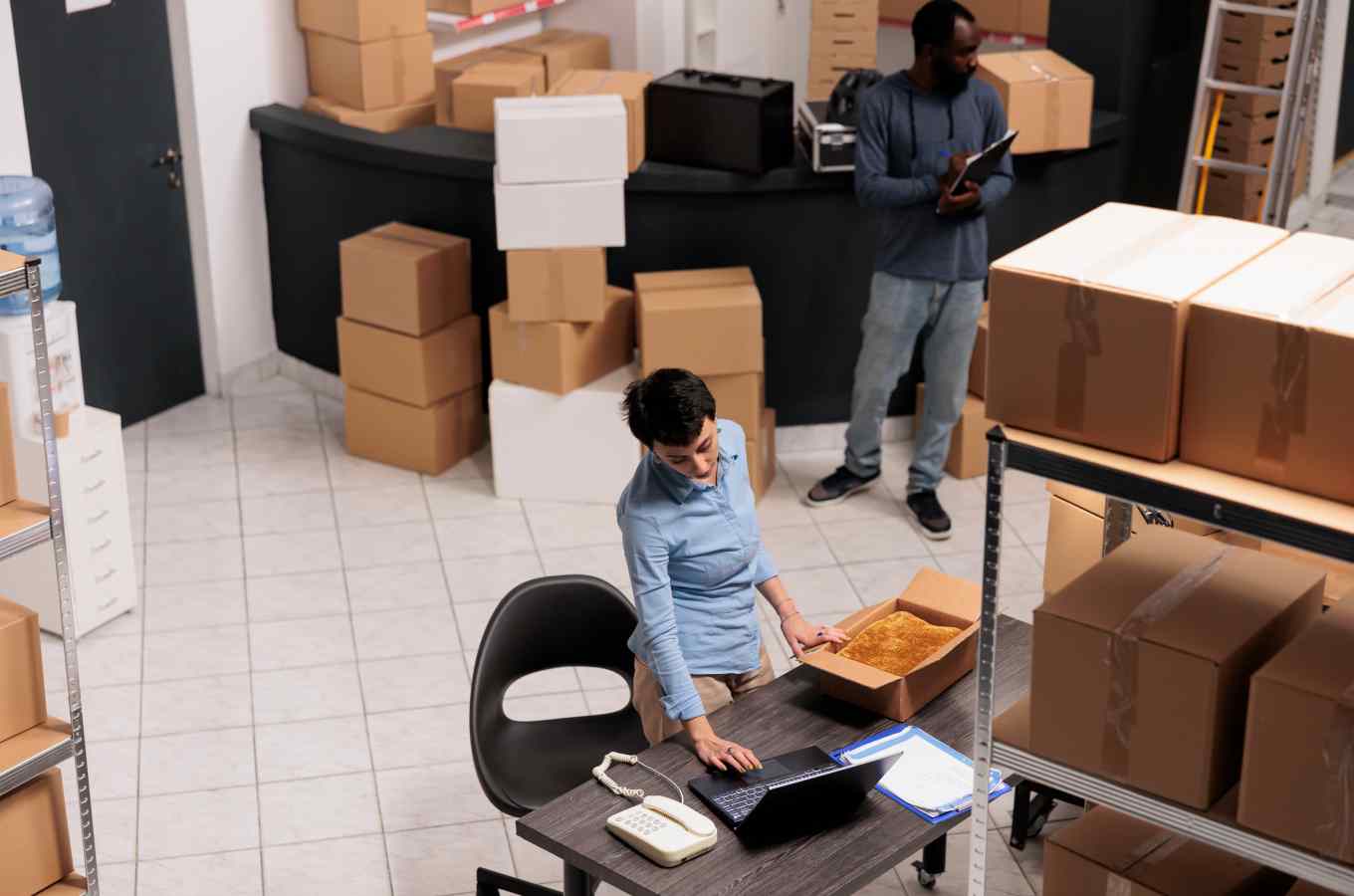 Is Your China Sourcing Agent Trustworthy? Here’s How to Tell插图2 warehouse-supervisor-packing